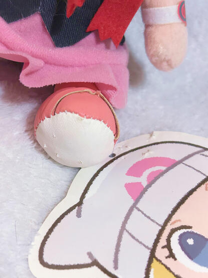 Minor damage to foot and top of tag