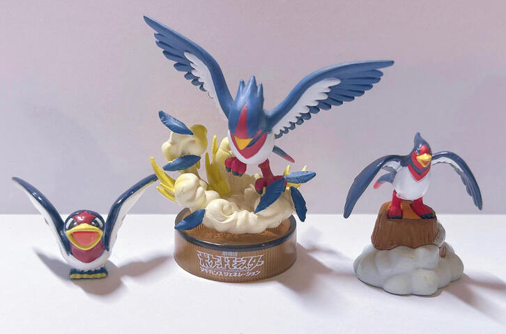 Swellow Line Figure Lot: $15